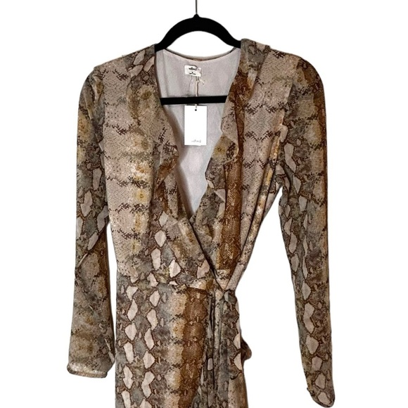 Aritzia Wilfred Louise Dress- Wrap Around Long Sleeve Ruffle Dress - Picture 5 of 12